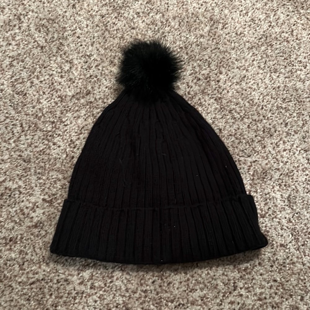 Black banana Republic beanie with pom